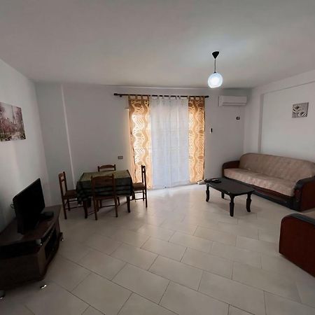 Gerald'S Central Apartments Vlore Bagian luar foto