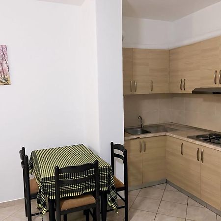 Gerald'S Central Apartments Vlore Bagian luar foto