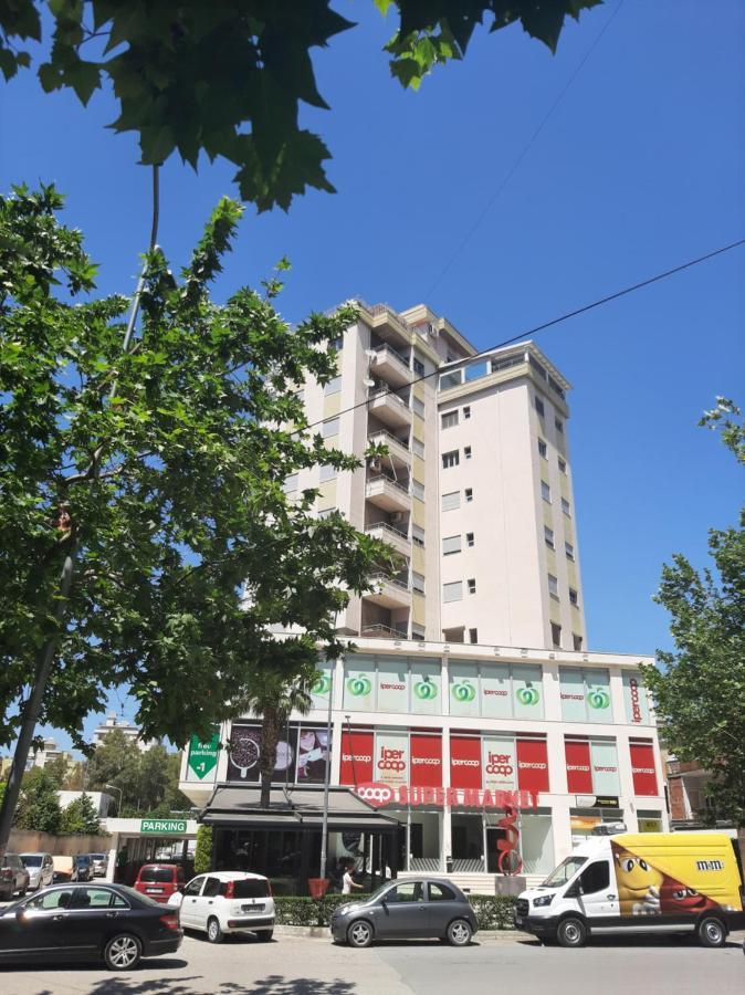 Gerald'S Central Apartments Vlore Bagian luar foto
