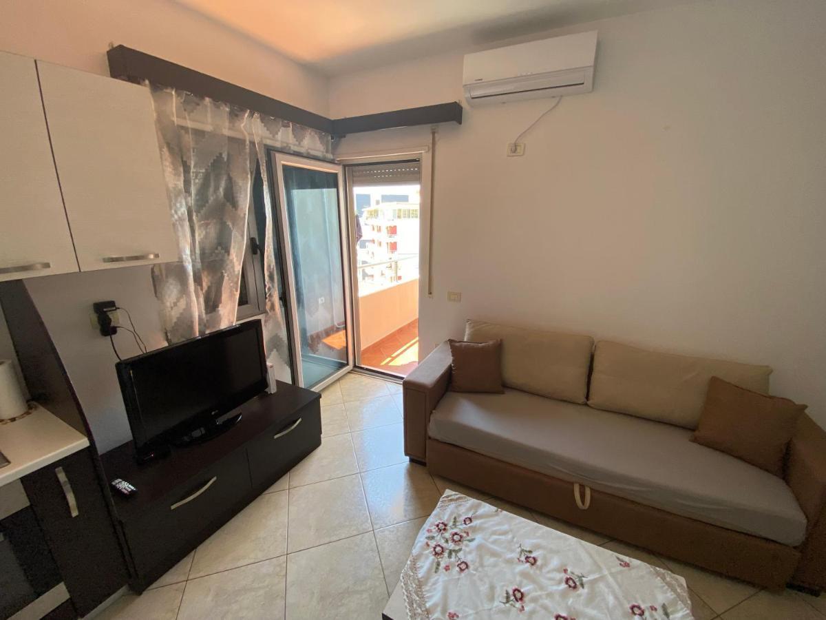 Gerald'S Central Apartments Vlore Bagian luar foto