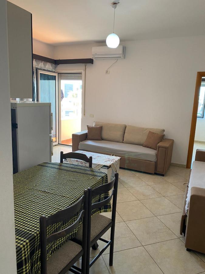 Gerald'S Central Apartments Vlore Bagian luar foto