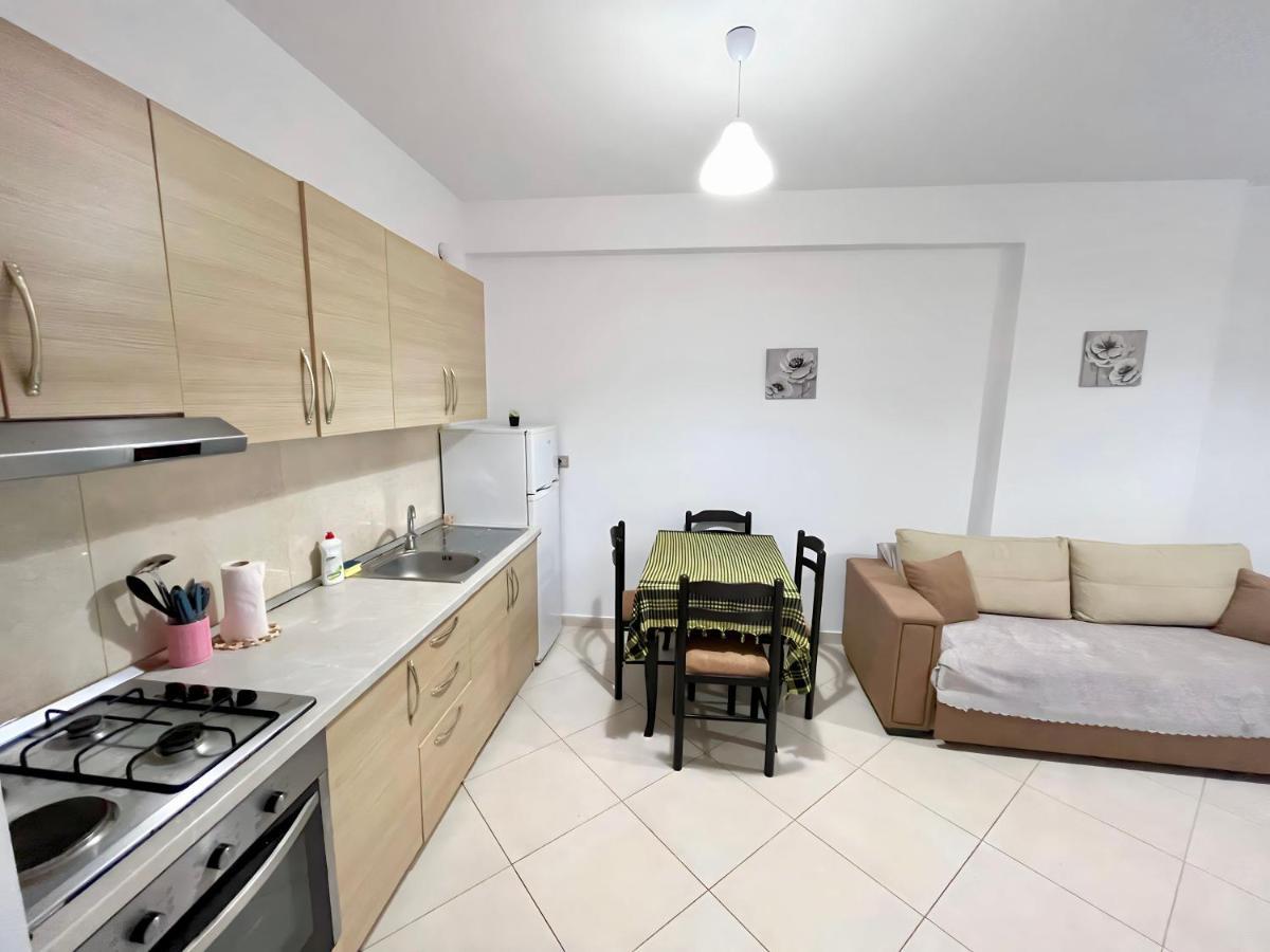 Gerald'S Central Apartments Vlore Bagian luar foto