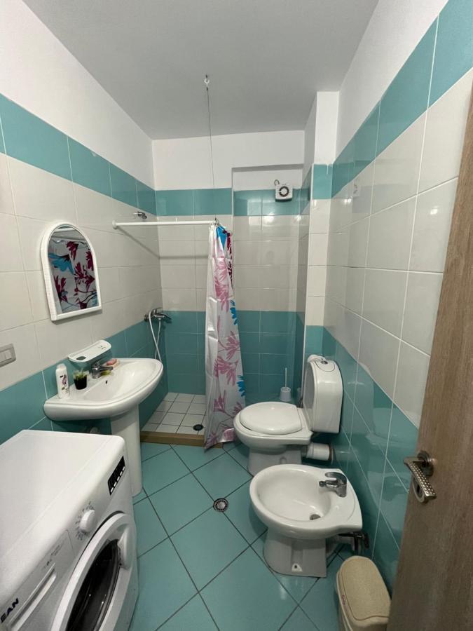 Gerald'S Central Apartments Vlore Bagian luar foto
