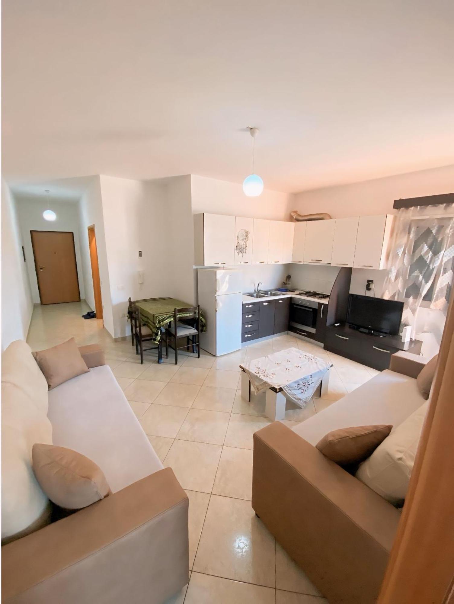 Gerald'S Central Apartments Vlore Bagian luar foto
