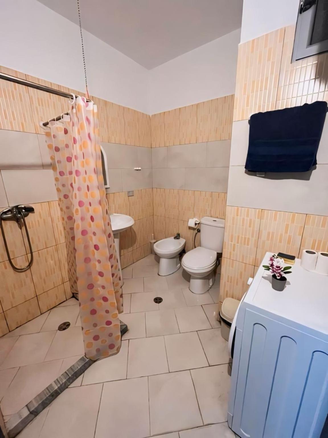 Gerald'S Central Apartments Vlore Bagian luar foto