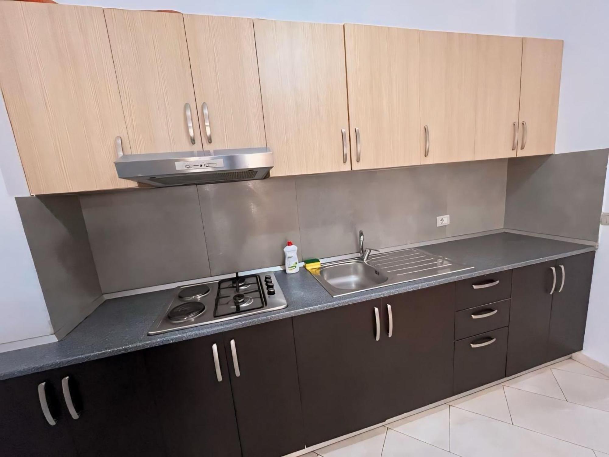 Gerald'S Central Apartments Vlore Bagian luar foto
