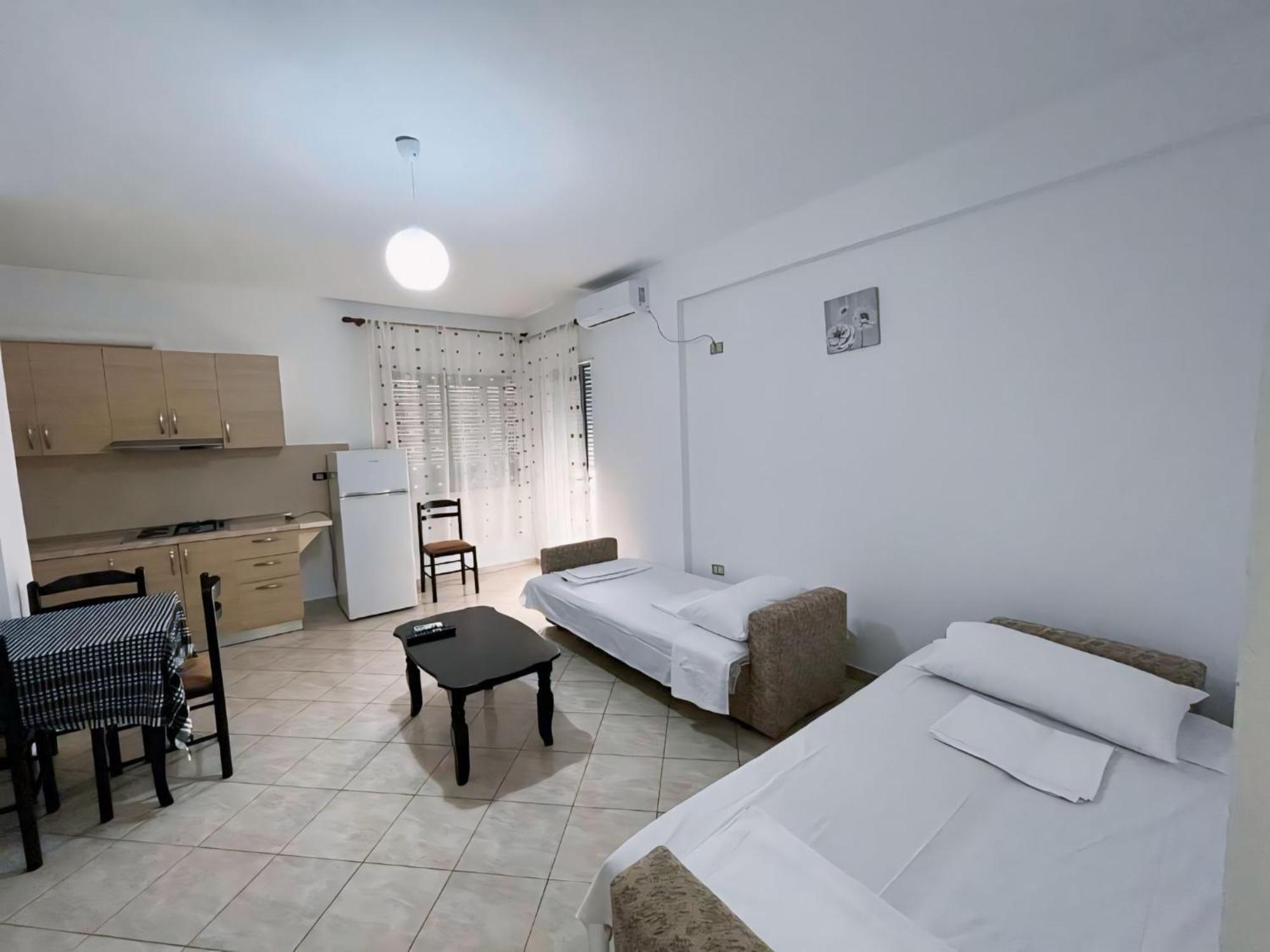 Gerald'S Central Apartments Vlore Bagian luar foto