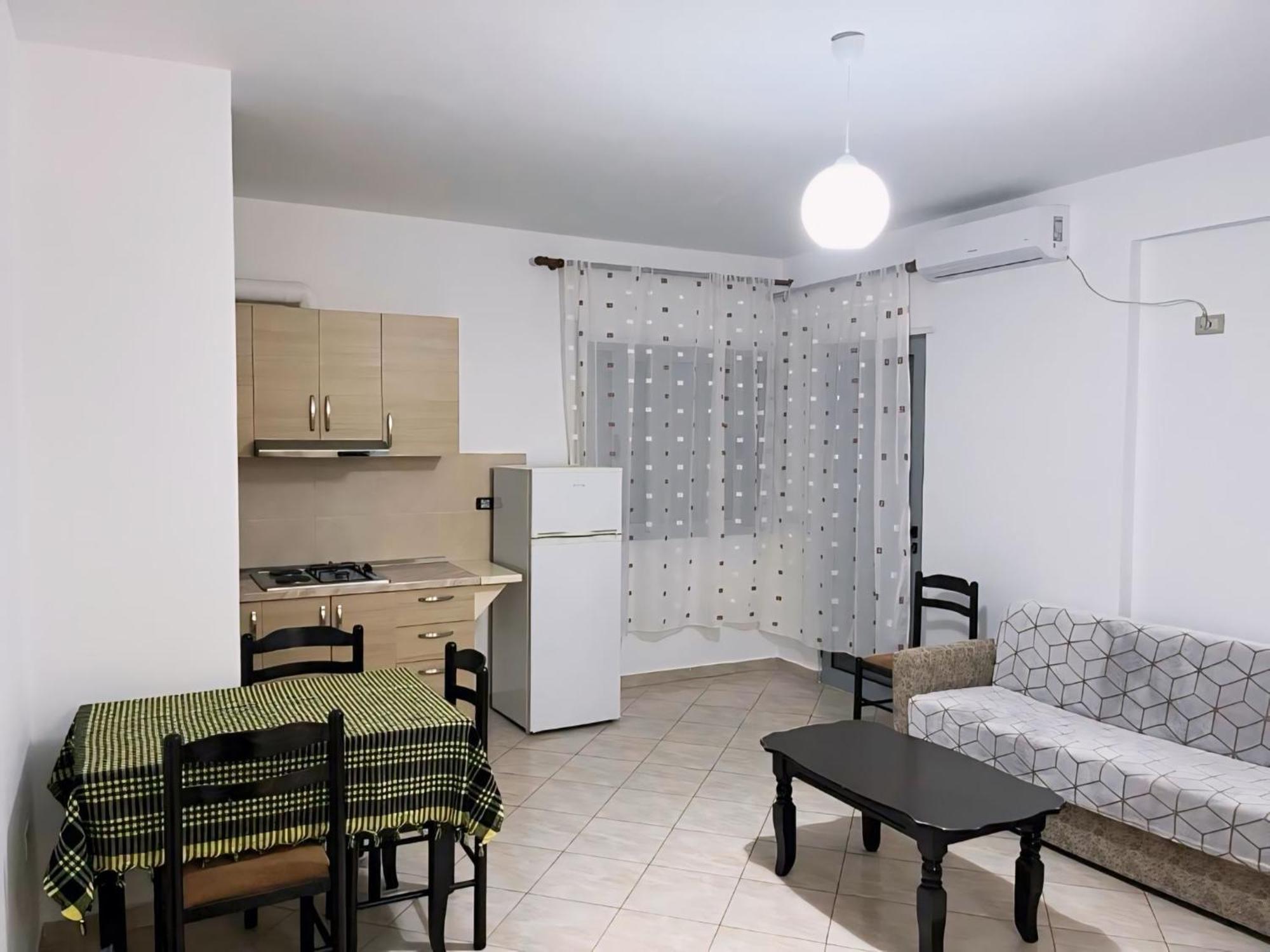 Gerald'S Central Apartments Vlore Bagian luar foto