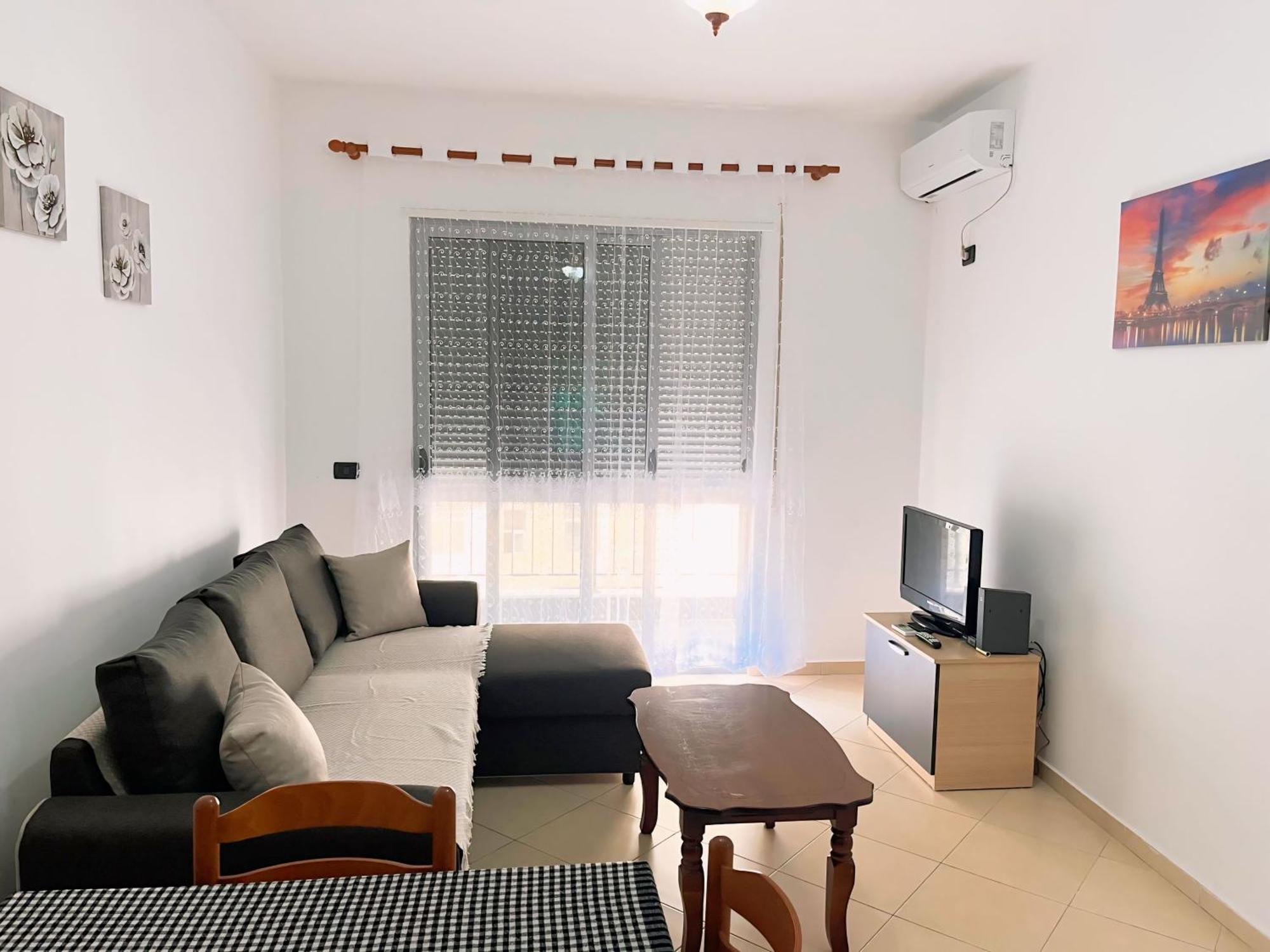 Gerald'S Central Apartments Vlore Bagian luar foto