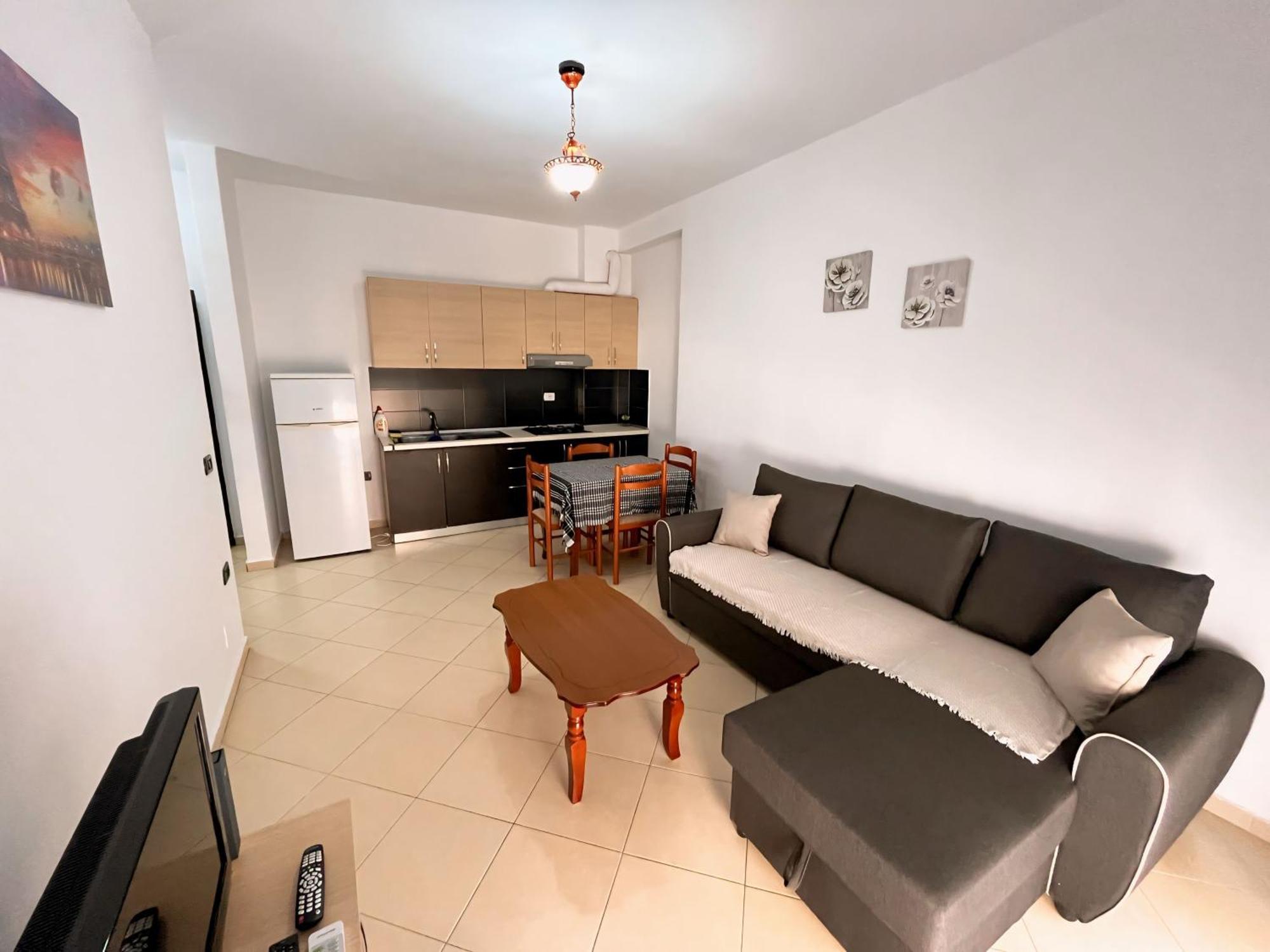 Gerald'S Central Apartments Vlore Bagian luar foto