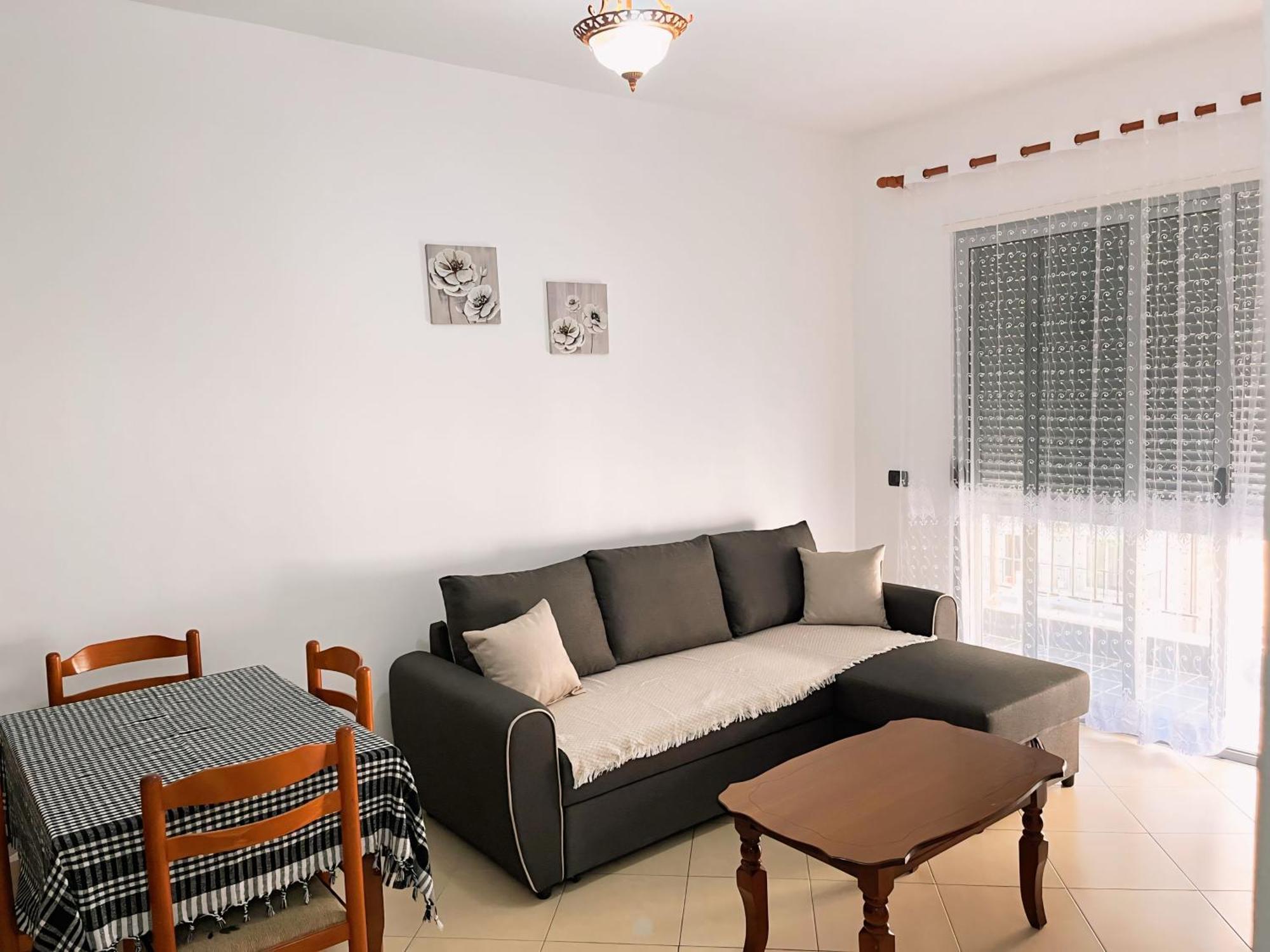 Gerald'S Central Apartments Vlore Bagian luar foto