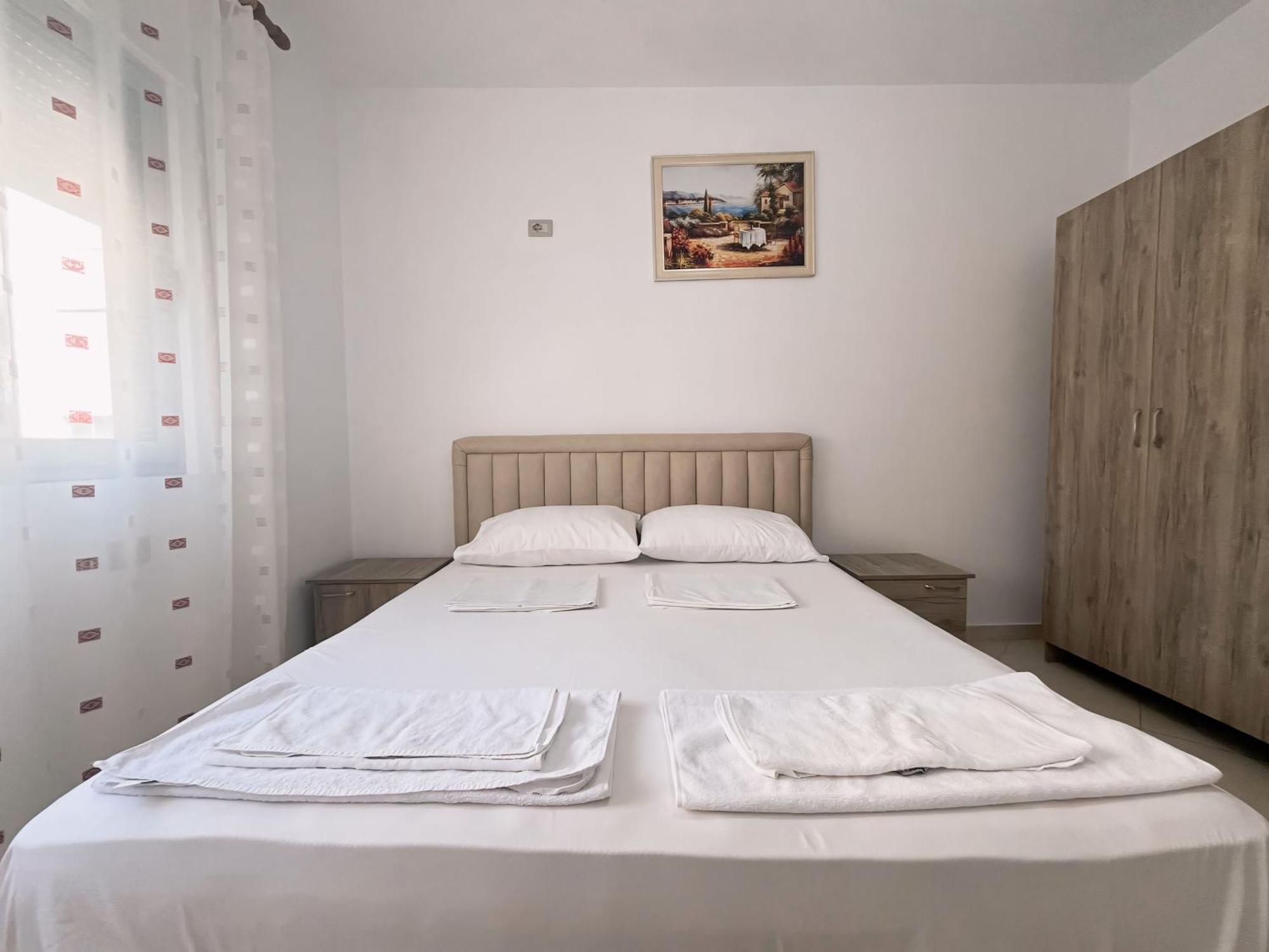 Gerald'S Central Apartments Vlore Bagian luar foto