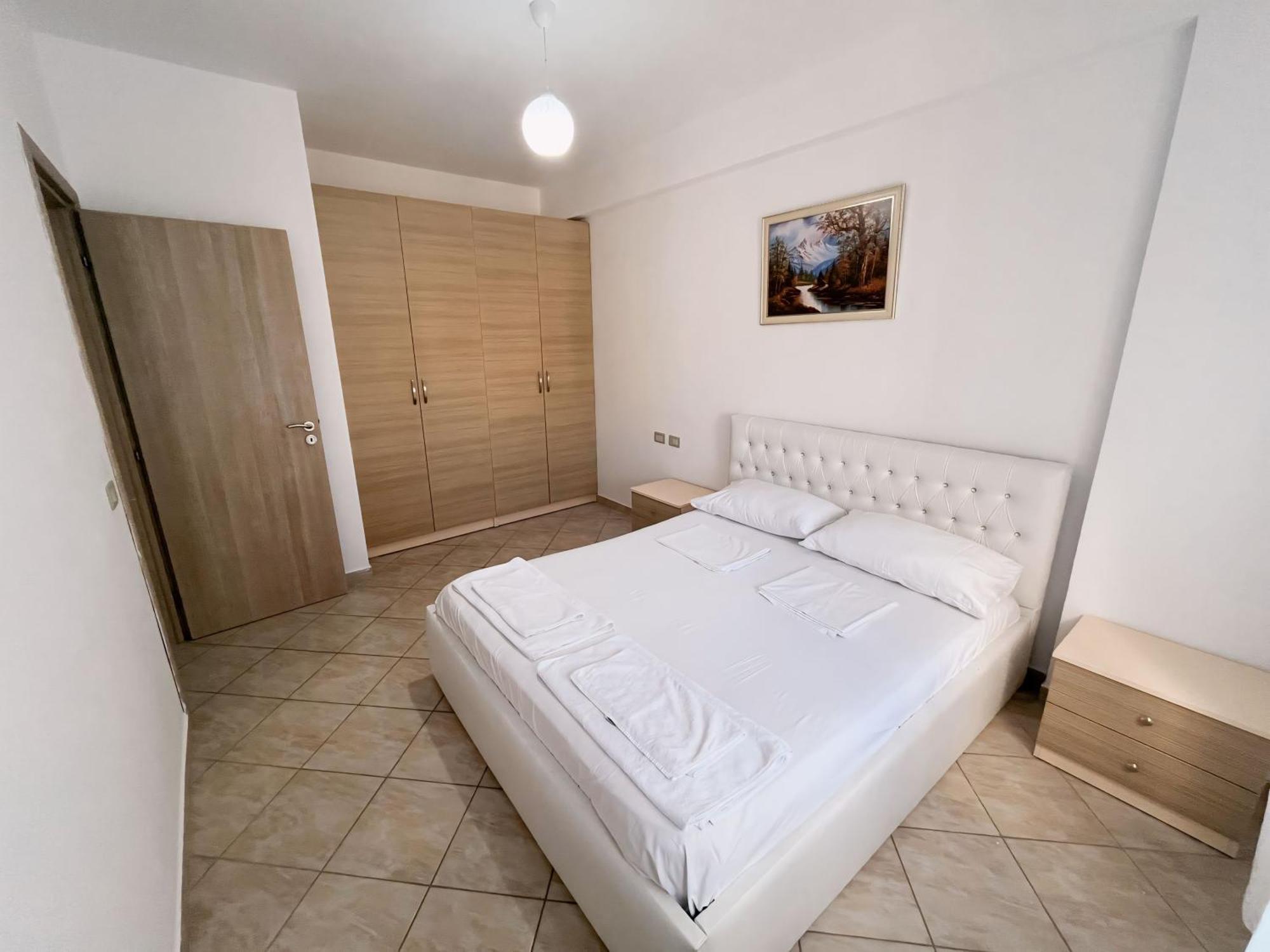 Gerald'S Central Apartments Vlore Bagian luar foto