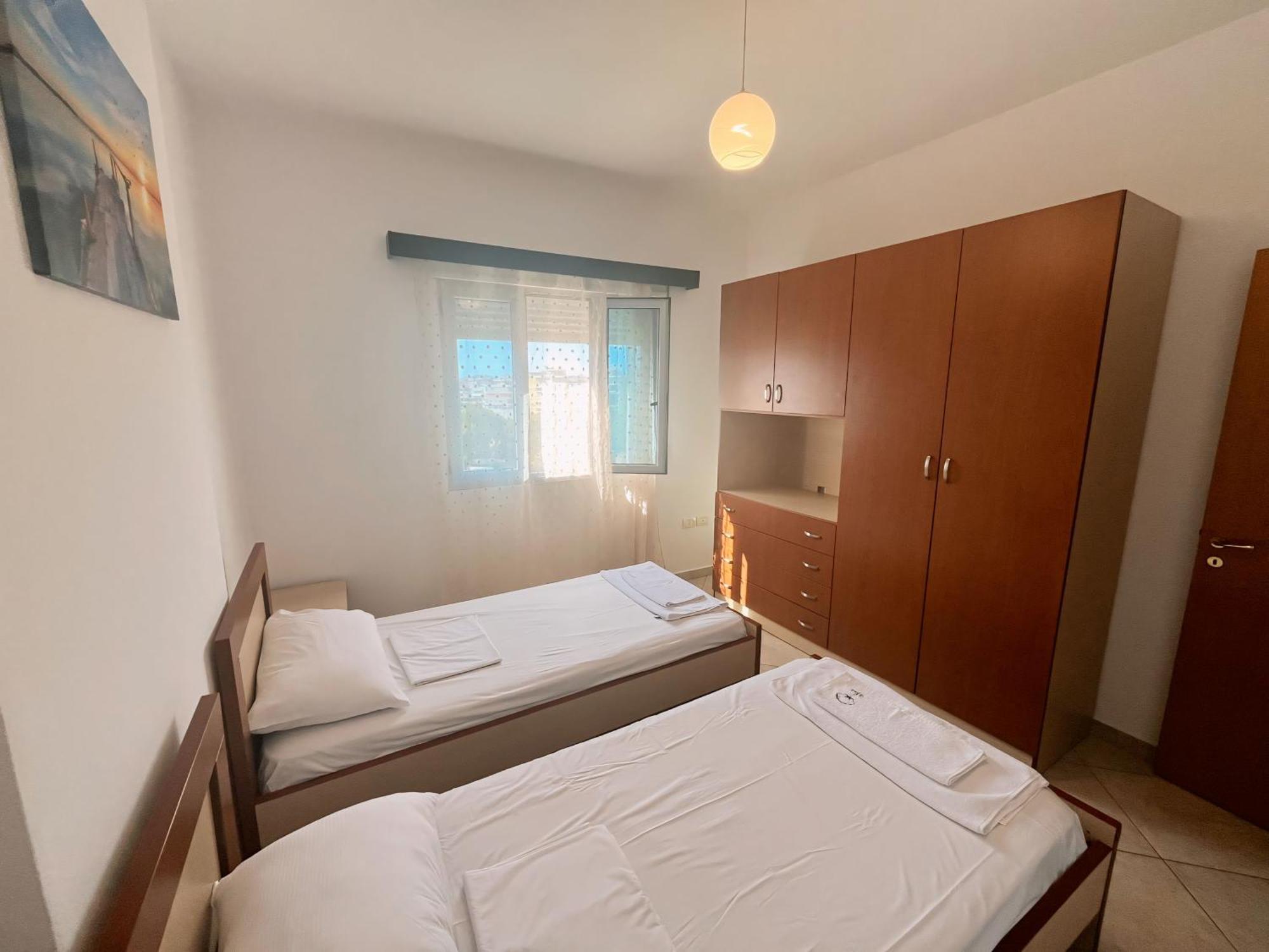 Gerald'S Central Apartments Vlore Bagian luar foto