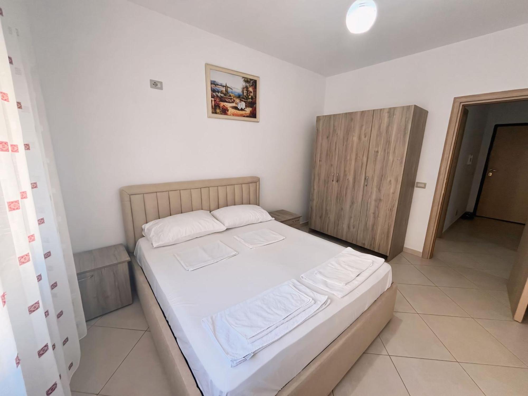 Gerald'S Central Apartments Vlore Bagian luar foto
