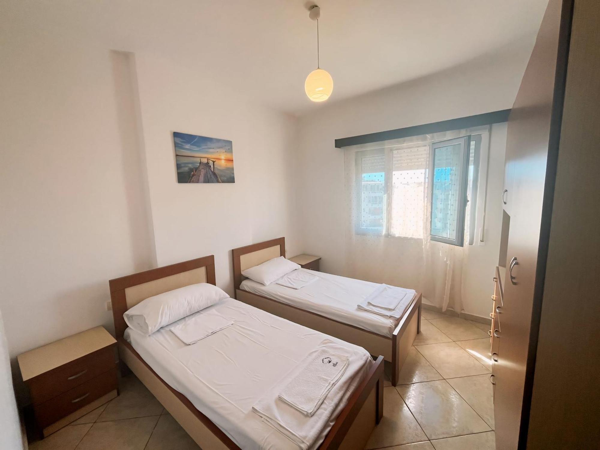 Gerald'S Central Apartments Vlore Bagian luar foto