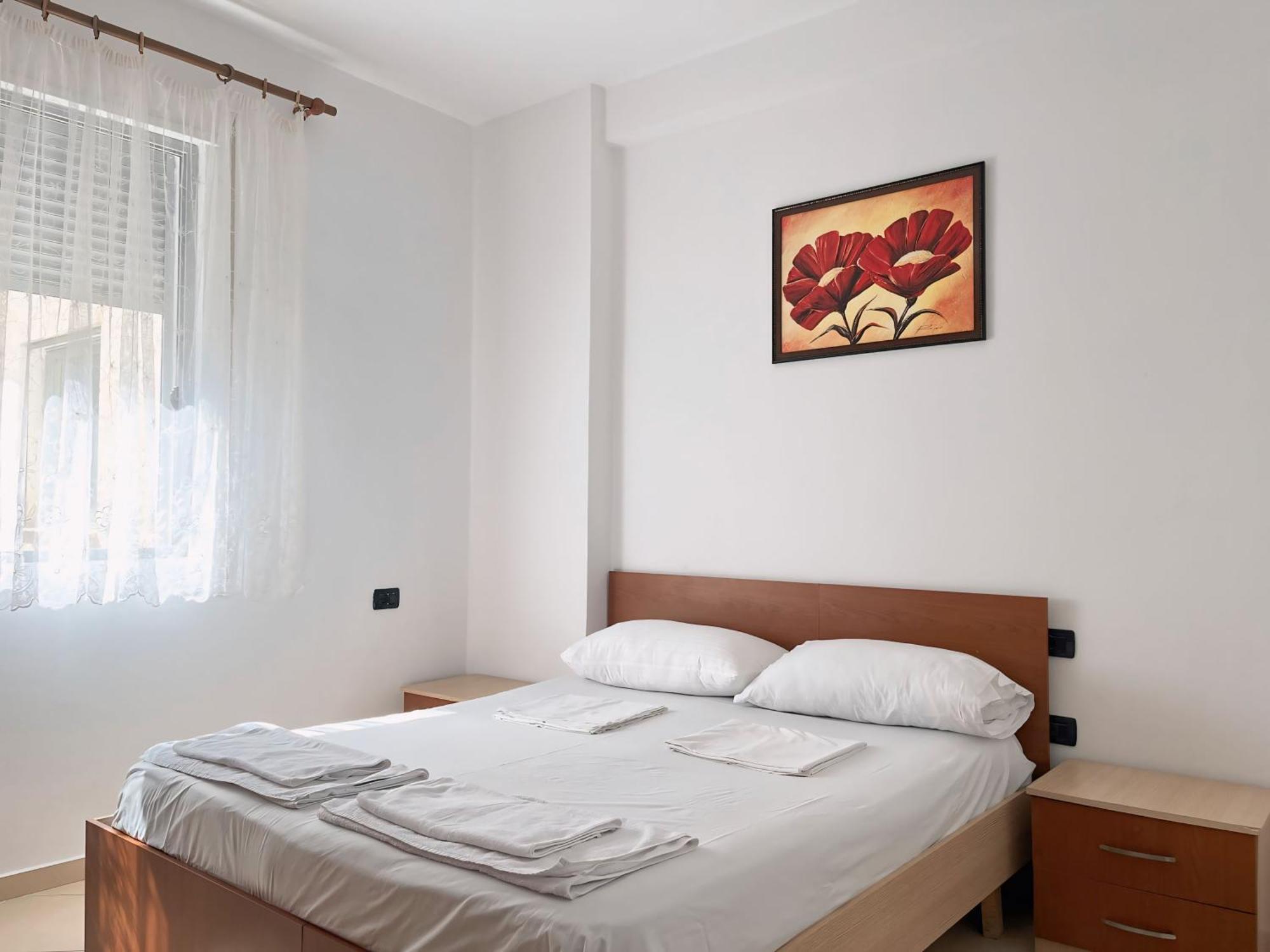 Gerald'S Central Apartments Vlore Bagian luar foto