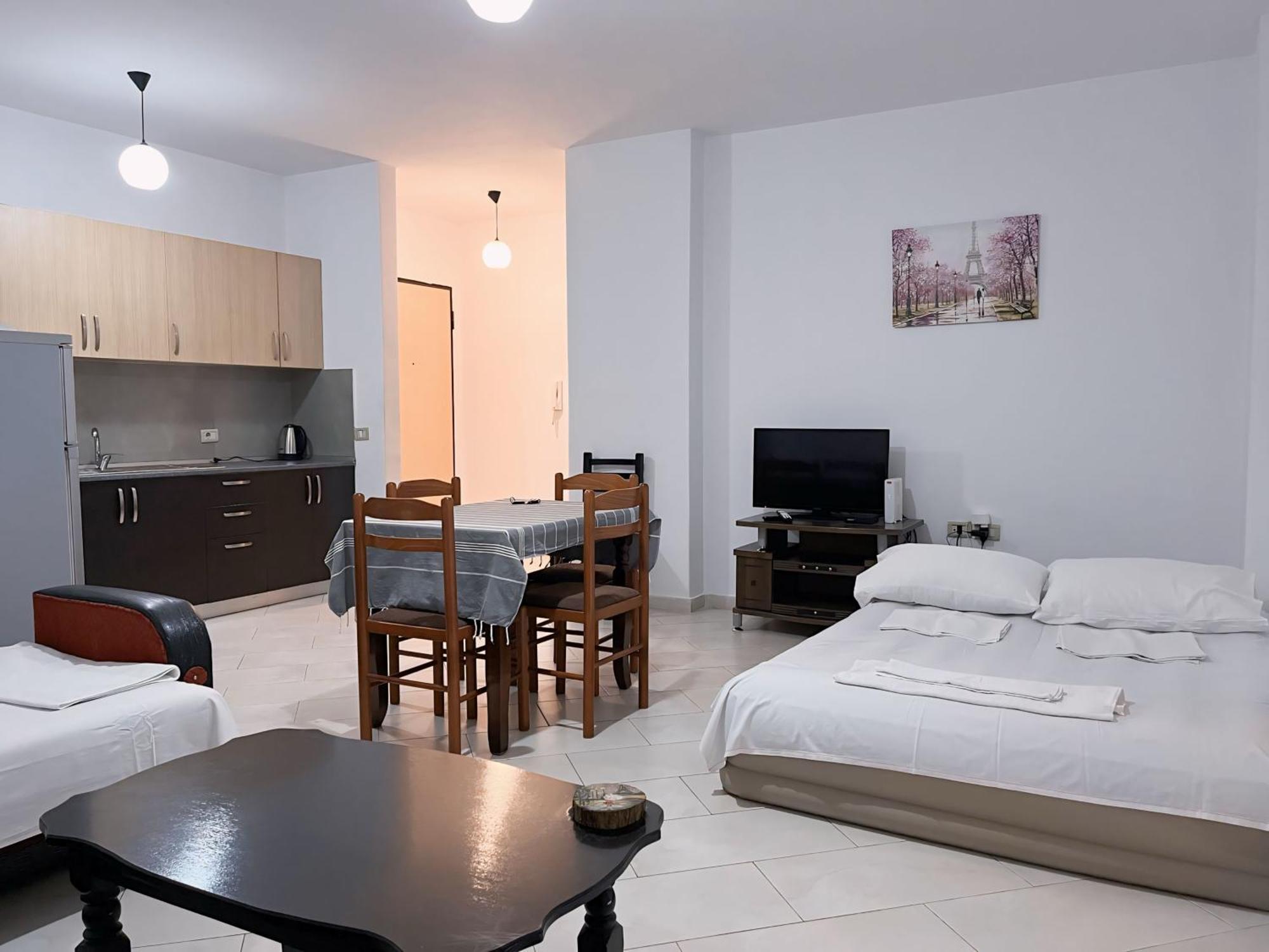 Gerald'S Central Apartments Vlore Bagian luar foto